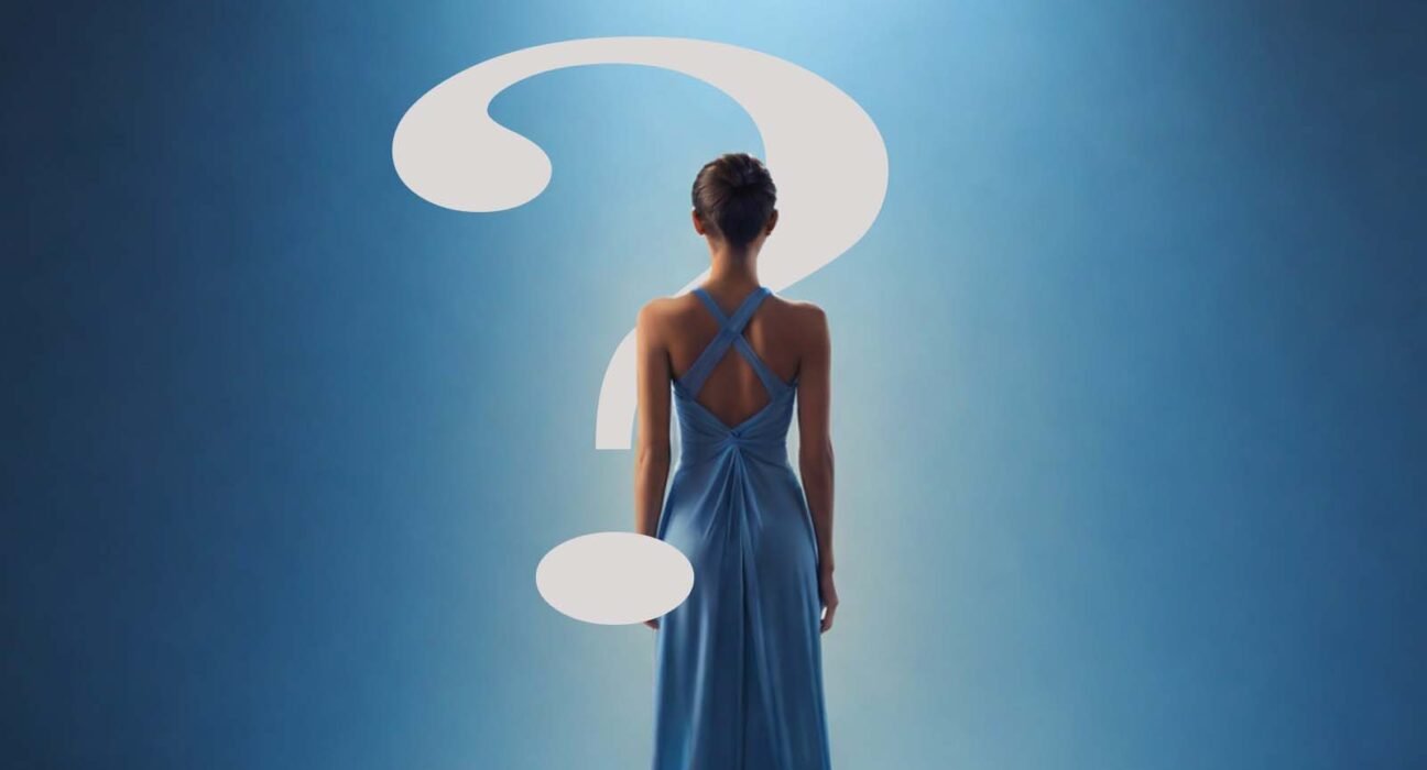 Imagem de uma mulher de costas, centralizada no meio da imagem, contra um fundo azul suave. A mulher está em uma pose pensativa e focada, simbolizando introspecção e contemplação. O fundo com gradiente azul traz uma atmosfera tranquila, tornando a imagem ideal para temas relacionados à reflexão, resolução de problemas e desenvolvimento pessoal.